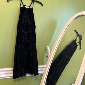 EUC Francesca’s Christiana Velvet Shift Dress Black